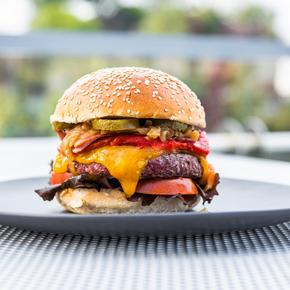 Hamburguesa de vacuno - Carta La Terraza del Santo Domingo-Hambuerguesa de vacuno 8 Hamburguesa de vacuno - Carta La Terraza del Santo Domingo-Hambuerguesa de vacuno 8