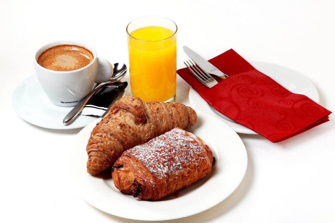 Desayuno con bollería Barra de Sandó Desayuno con bollería Barra de Sandó